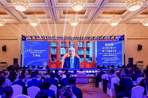 郑州市委书记安伟会见中超联赛官方合作