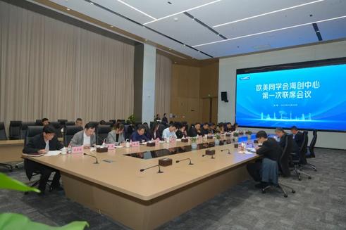 事关中国特色社会主义前途命运