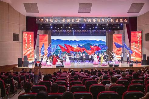 在极端恶劣的环境中率部浴血奋战