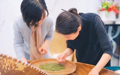青山冰山变金山：一个村庄里的三代“答卷”